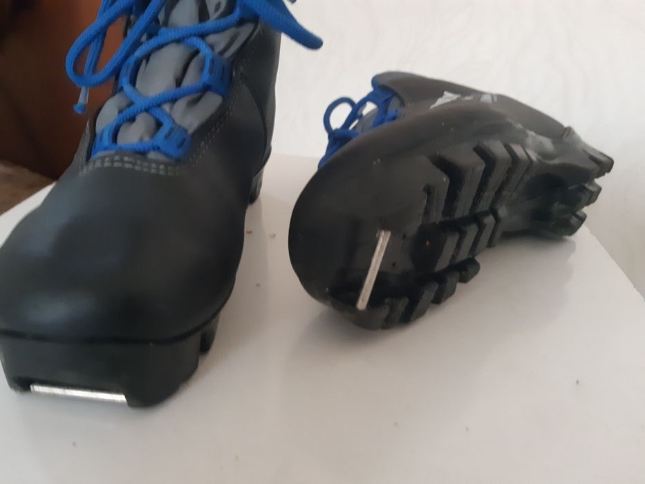 Продам детские лыжные ботинки. Размер 31.