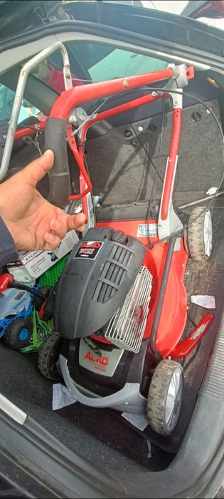 Mașina tuns iarbă/gazon