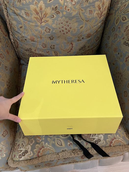 Продам коробки от MYTHERESA