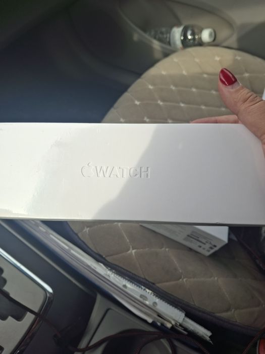 Наушники и часы apple