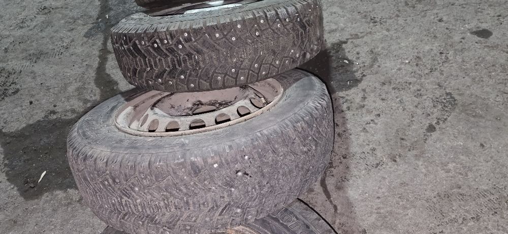 Продаю б/у резину с дисками