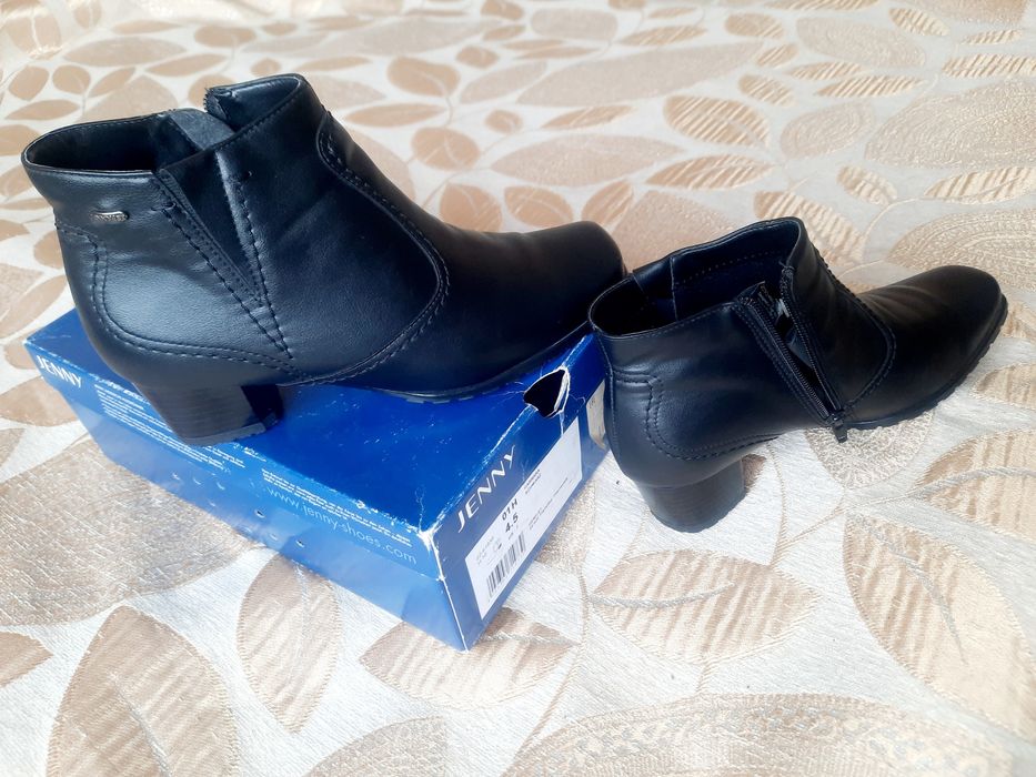 Продам ботиночки.