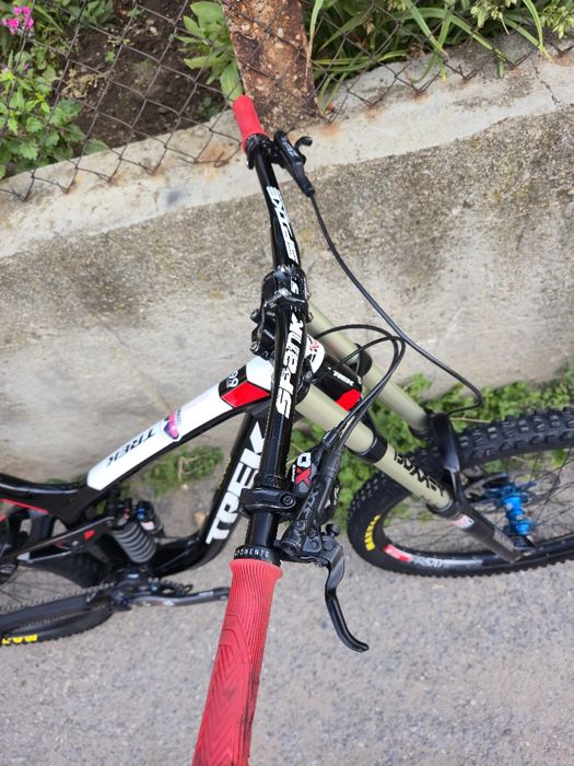 Trek Session 9.9 Карбонов 26 цола Boxxer Двукоронна Въздушна, Rockshox Vivid Rc2 шок