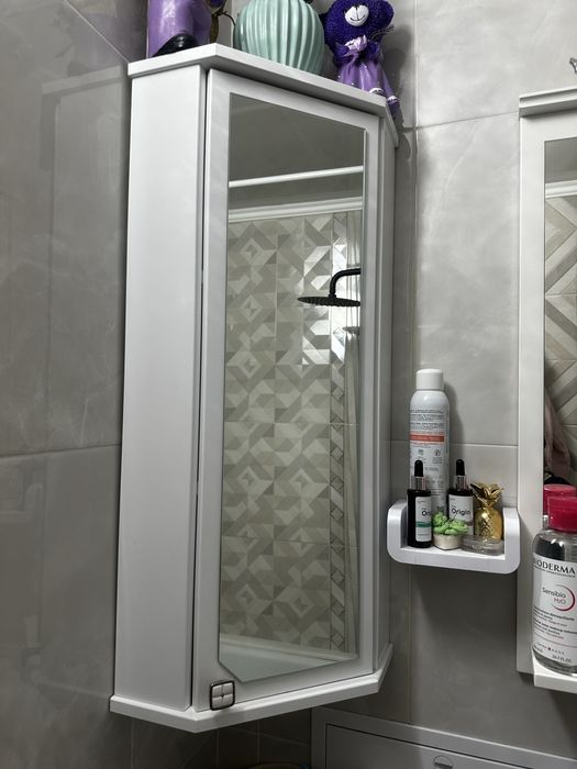 Зеркало и шкаф в ванну