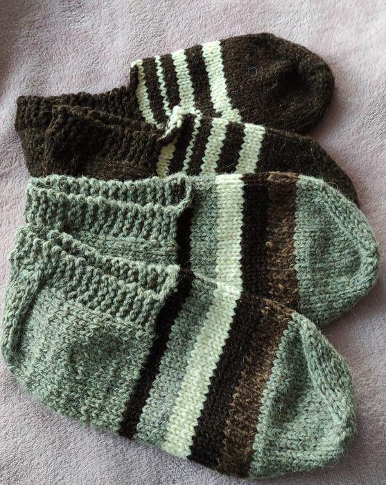 Коледни и обикновени, вълнени чорапи и терлици, ръчно плетени