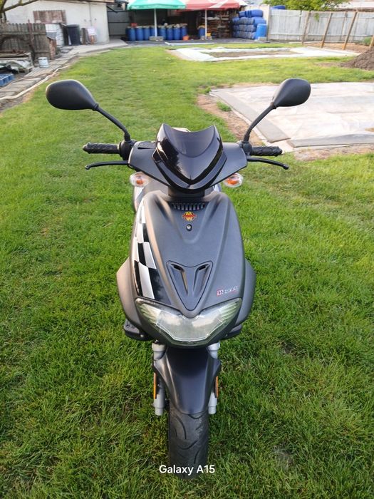 Scuter 49cc 2T Motowell magnet aproape nou 1900km  ( yamaha aerox aprilia piaggio keeway sym suzuki ducati cfmoto boatian rich )