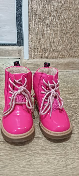 Продам ботинки для девочки