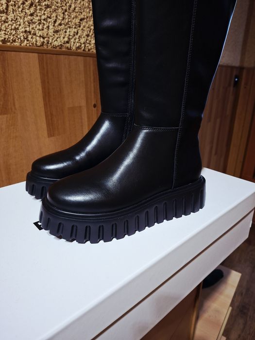 Оригинални ботуши на Patrizia pepe