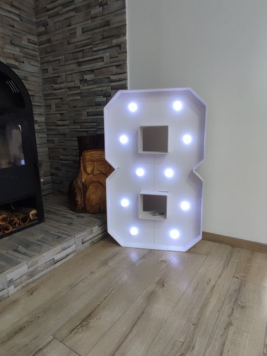 Vând sau inchiriez cifre luminoase, pentru majorat, zi nastere, petrec