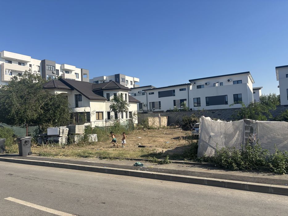 De vanzare teren 500 M sector 5 str intarea talamci