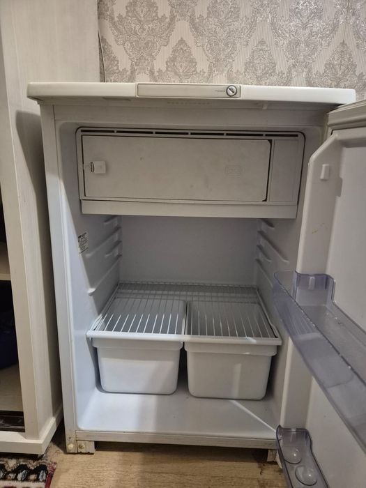 Продам недорого холодильник б/у