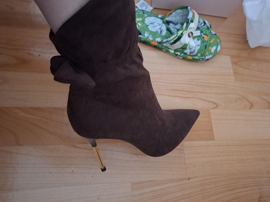 Продам новые ботинки весна