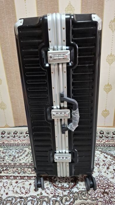 Чемодан сотилади