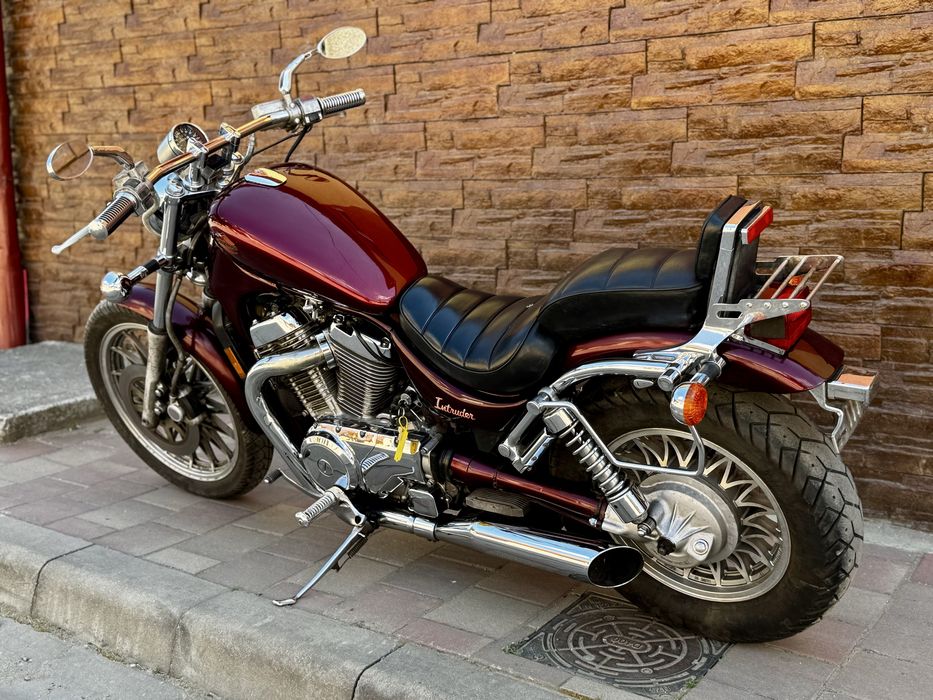 Suzuki Intruder VS 700
