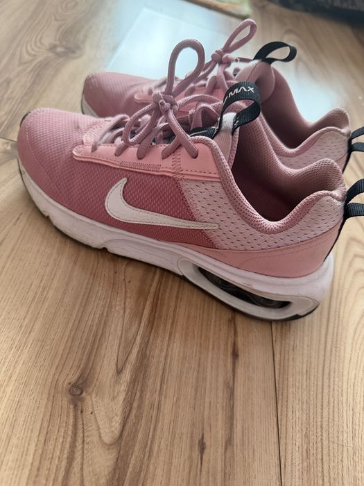 Маратонки NIKE и PUMA