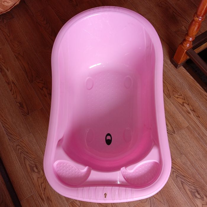 Ванна детская имеется слив