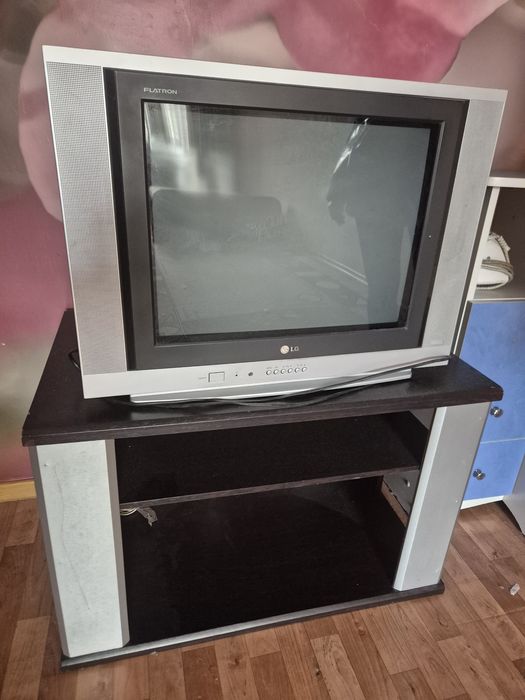 Телевизор  с тумбой