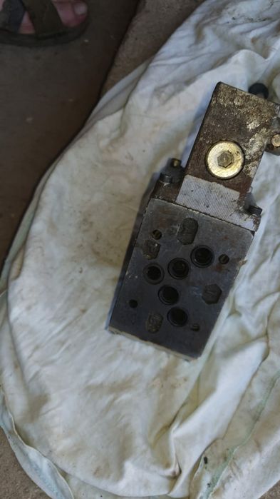 Distribuitor hidraulic