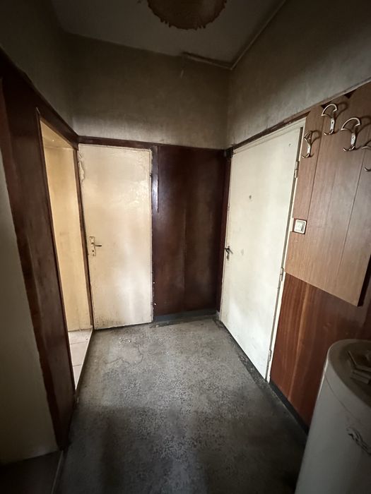 Самостоятелен етаж от двуетажна къща ,Център Добрич