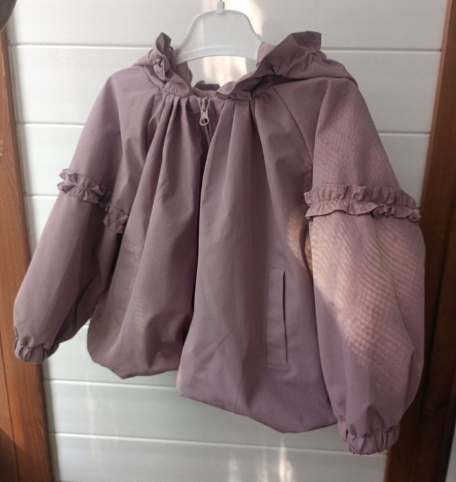 Лёгкая ветровка на девочку