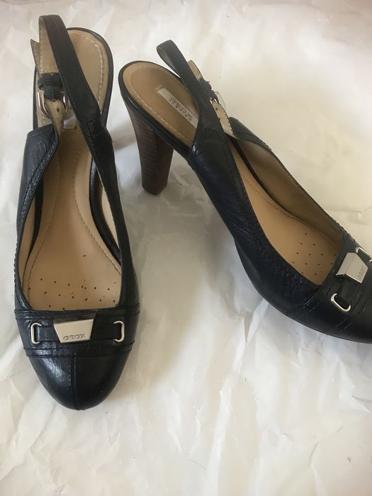 Вся обувь по 1500 тг