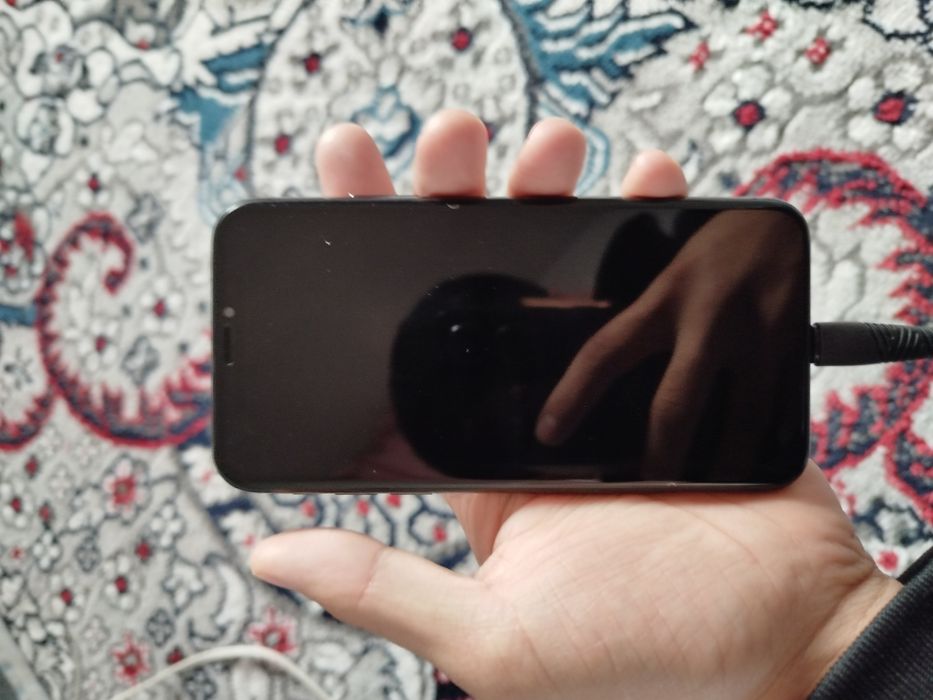 Iphone xs sotiladi aybi yo telefon idiyal xotira 64