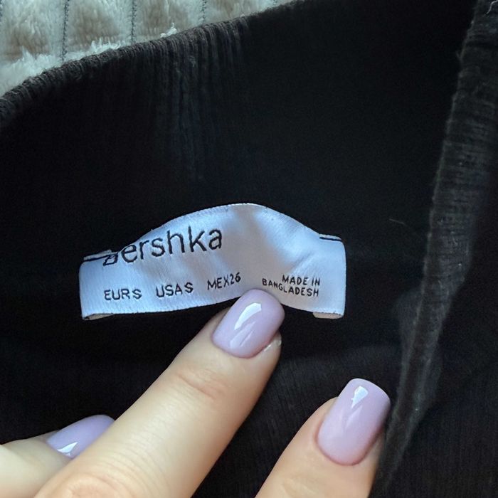 Черен къс топ Bershka с поло яка, размер S