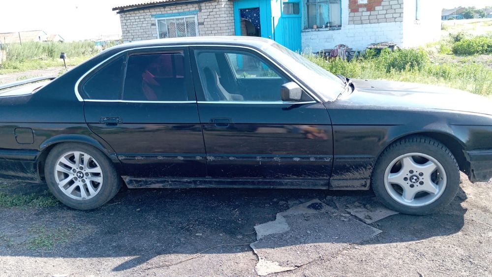 Продам машину БМВ Е34