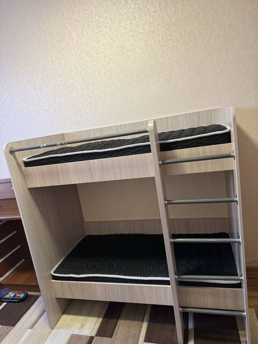Двухярусная кровать