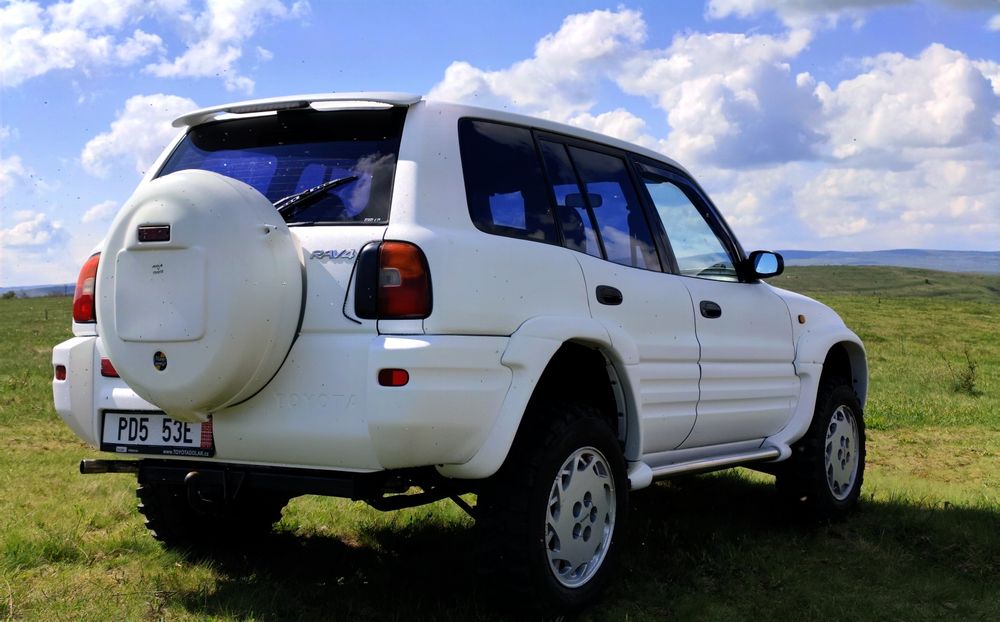 Toyota RAV4 an 1998, motor 2.0 benzina 130cp