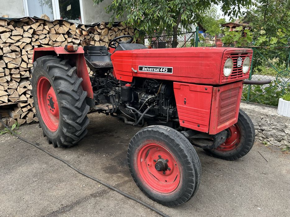 Vând tractor 445 cu remorcă