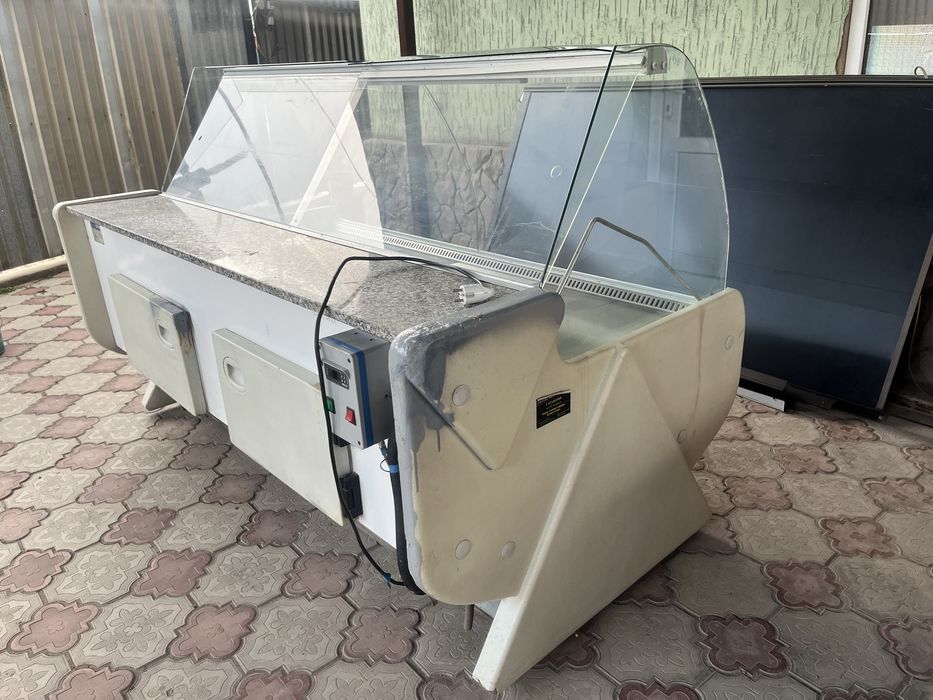 Продам витринный холодильник