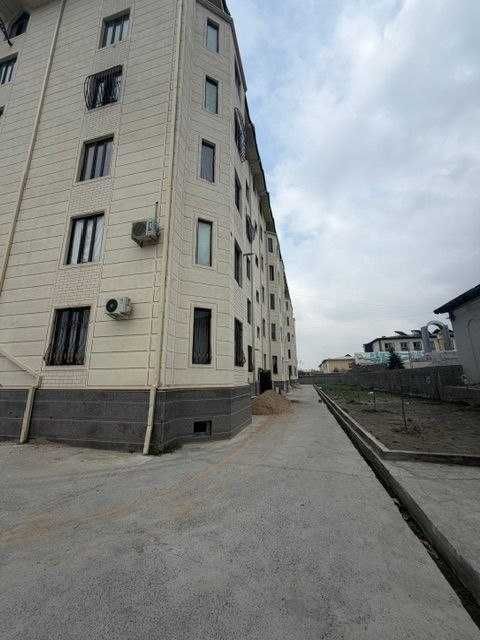 Ургут туманида кенг 2 хонали хонадон сотилади!