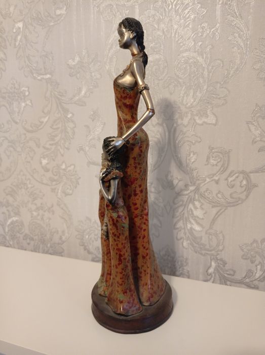 Статуэтки разные