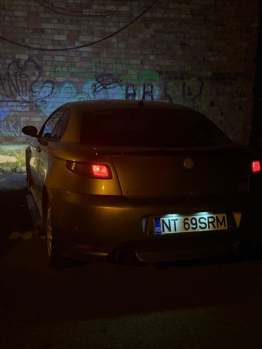 Vând alfa romeo gt