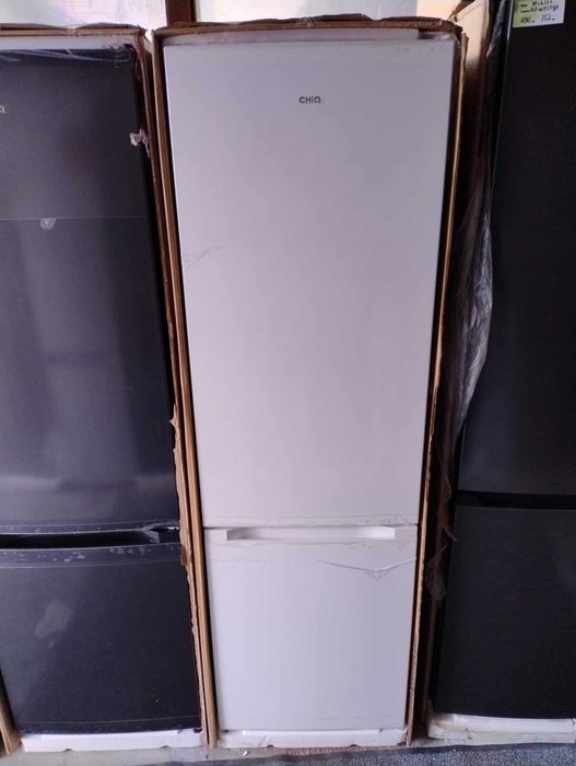 *Ново* Koмбиниран Хладилник с долен фризер CHIQ 176 см