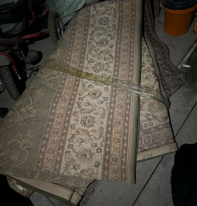 Кілем сатылады. Размері 2х3.