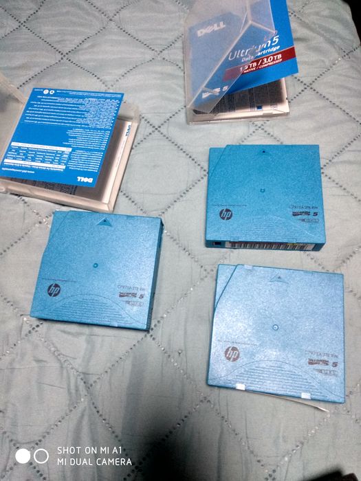 Vând 3 cartușe de date HP C7975A de 3TB