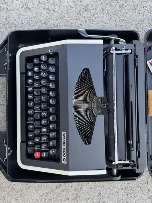 Пишеща машина Хеброс 1300 Ф