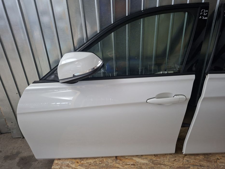 Usa Stanga Fata BMW F30 F31 Spate F30 culoare A300  cu macara și geam