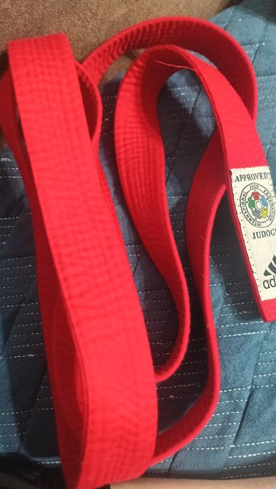 Продам красный пояс
