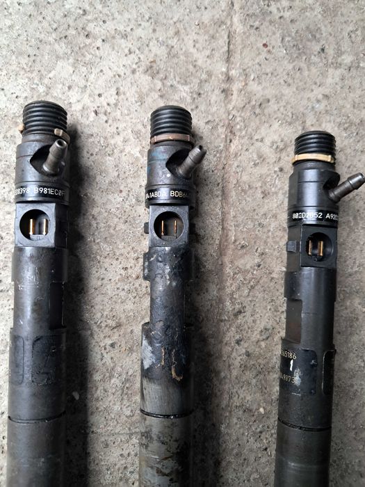 Vand 6 buc injectoare