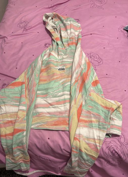 Vând bluza de trening Adidas nouă