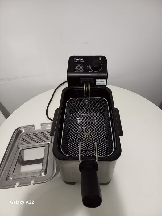 Vând Friteuza Tefal