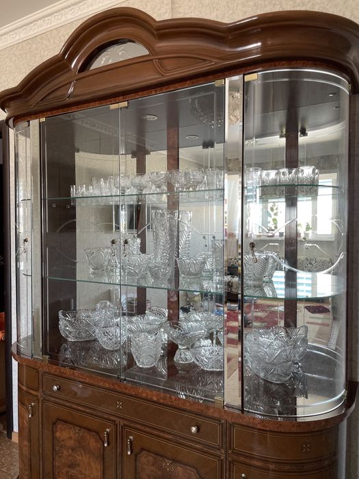 Сервант итальянский