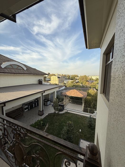 Продается 3 этажный дом, Циолковского