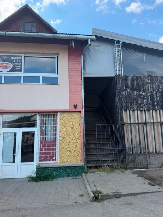Spațiu comercial