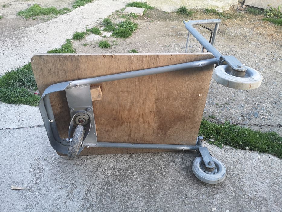 Vand carucior cu 3 roti pentru marfa