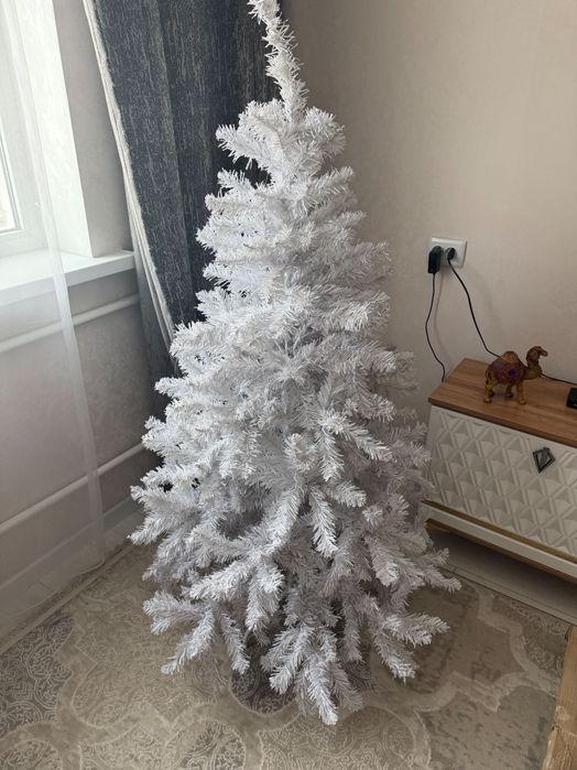 Елка Алматы белая