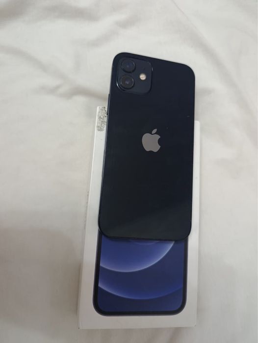 Продаю айфон 12